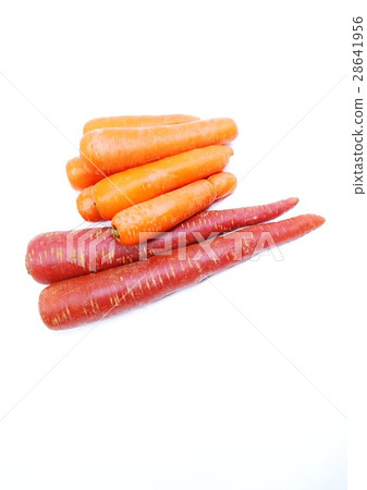 2 New Year's vegetables · golden ginseng (ginseng) and 6 ginseng (carrot) 6 · white back vertical value 2 New Year's vegetables · golden ginseng (ginseng) and 6 ginseng (carrot) 6 · white back vertical value 28641956