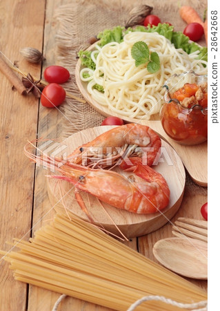 Spaghetti with shrimp and tomato sauce delicious. Spaghetti with shrimp and tomato sauce delicious. 28642668