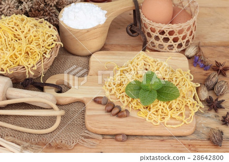 Making noodle with wheat flour and egg for cooking 28642800