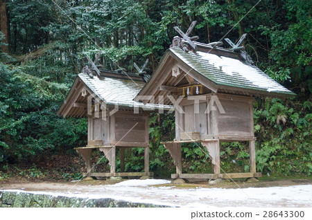 Winter Shinto shrine building premises 28643300