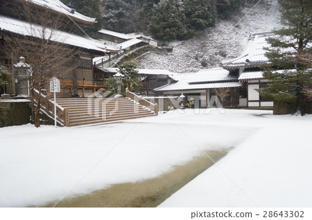 Winter snow's farmer Winter snow's farmer 28643302