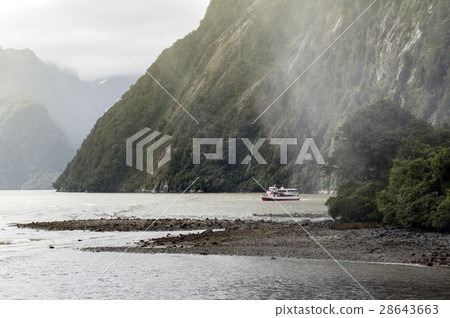 Milford Sound, New Zealand 28643663