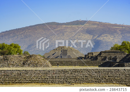 墨西哥著名的月亮金字塔 墨西哥著名的月亮金字塔 28643715