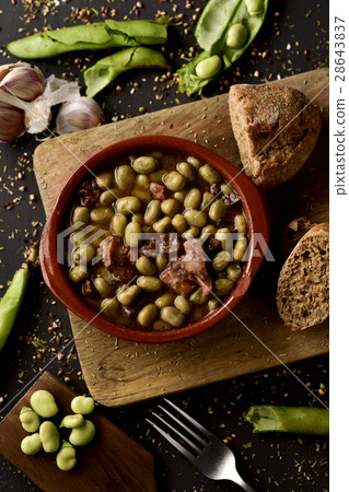 habas a la catalana, spanish recipe of broad beans 28643837