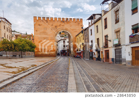 Granada. City Gate Elvira and Monayta. Granada. City Gate Elvira and Monayta. 28643850