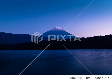 Mount Fuji and lake Saiko 28643923
