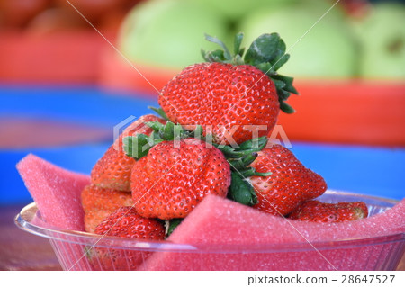 台灣,台南,水果,傳統市場,攤販,四果,健康,維生素,飲食,祭拜,新鮮,鮮紅,翠綠,喜慶,水果攤 28647527