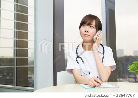 A nurse woman 28647767