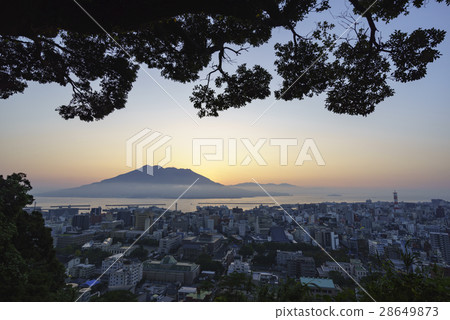Symbol symbol of Kagoshima Scenery from early morning Shiroyama over magnificent Sakurajima and beautiful view of Kinko-jima Bay Symbol symbol of Kagoshima Scenery from early morning Shiroyama over magnificent Sakurajima and beautiful view of Kinko-jima Bay 28649873