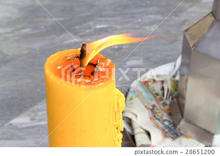 Big  candles 28651200