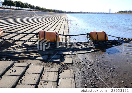 Draining water source / artificial lake Draining water source / artificial lake 28653151