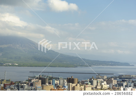 Symbolic symbols of Kagoshima that gigantic eruption created Majestic Sakurajima and beautiful Jinjiang Bay, the view that volcano and city coexist 28656882