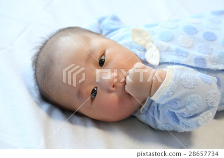 Baby sucking in baby 28657734