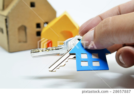 Keys with house shaped cardboard Keys with house shaped cardboard 28657887