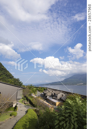 鹿兒島的世界遺產“Sengokuen”Sakurajima的超級濱海觀光景點是在土山建造的，Kinsue Bay是一個景觀花園大名花園，有池塘作為池塘 28657968