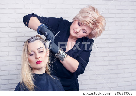 hairdresser coloring hair 28658063