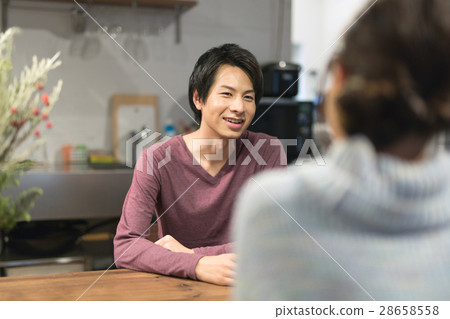 Couple conversation 28658558