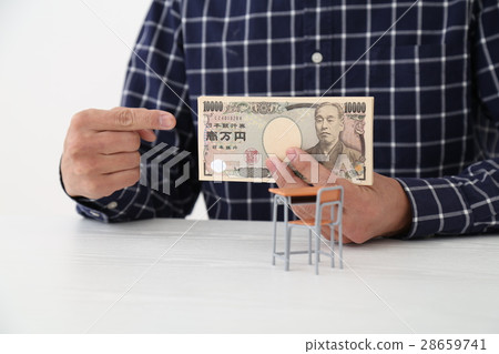 Educational cost image Educational cost image 28659741