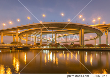 Round overpass highway intersection 28661044