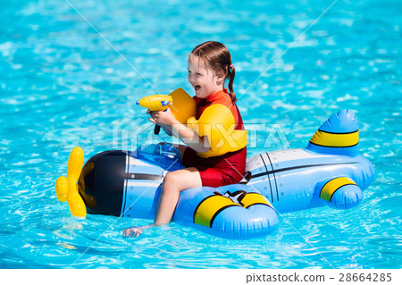Little girl in swimming pool Little girl in swimming pool 28664285