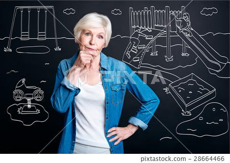 Thoughtful senior woman looking at the playground 28664466
