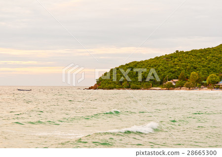Sea, sky and mountains Sea, sky and mountains 28665300