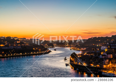 Landscape of Porto (Portugal) in the evening 28666106