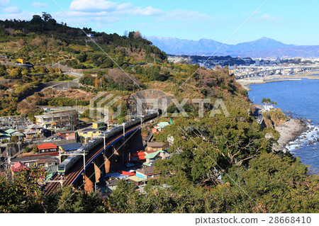 E233型普通列車進入大型全景 E233型普通列車進入大型全景 28668410