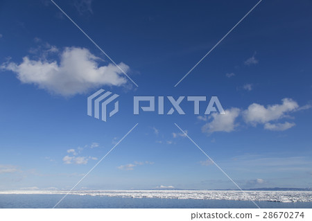 Sea of drift ice 28670274
