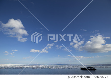 Sea of drift ice 28670275