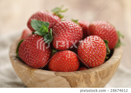 fresh strawberries in bowl on napkin on table 28674612