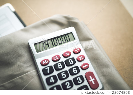 一個計算器 28674808