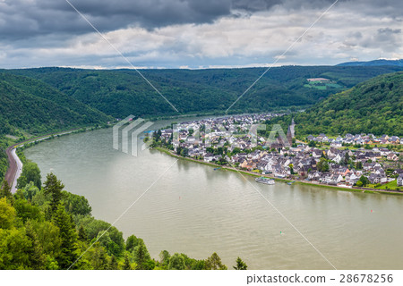 Spay at the Rhine River, Germany Spay at the Rhine River, Germany 28678256