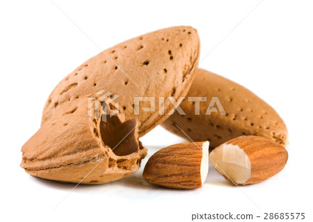 almond nuts isolated on white background close-up almond nuts isolated on white background close-up 28685575
