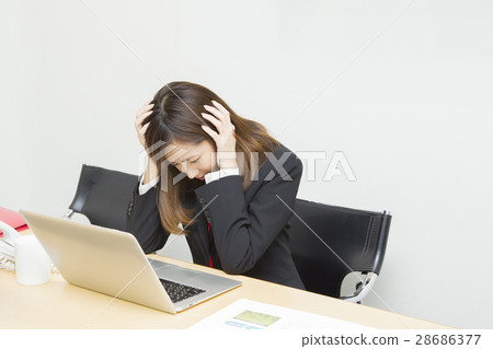 拿著頭的女商人 28686377