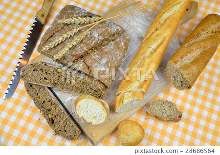 Sliced White and Dark Bread 28686564