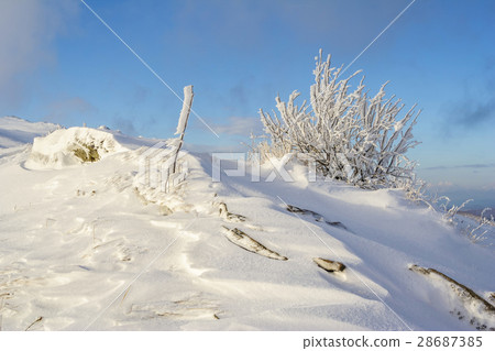 Winter mountain scenery in Bieszczady mountains 28687385