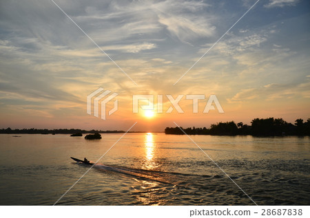 Beautiful sunset on Seapandundet in Laos Boat that goes and crosses the Mekong River 28687838