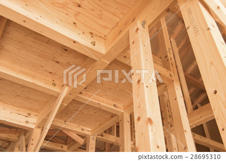 Wooden detached house under construction 28695310