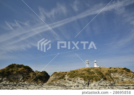 Early spring Miura Peninsula [Kanagawa] Kurasaki Lighthouse and contrails 28695858