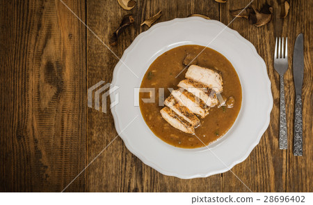 Chicken with mushroom sauce 28696402