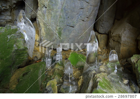 Ice pillar of Tennoza Sennin Kannon cave 28697807
