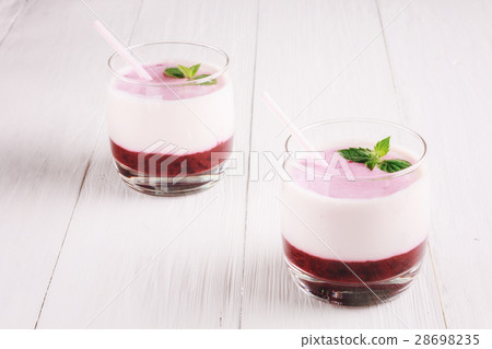 Berry smoothie with yogurt 28698235