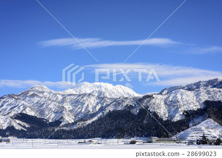 Hachihama Mountain seen from the Kanetsu way in winter 28699023
