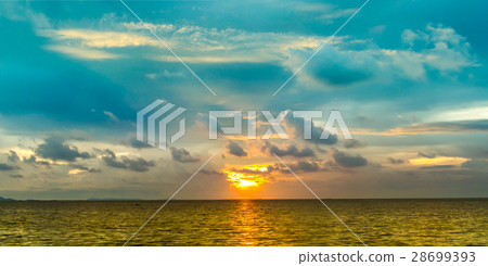 last light panorama sunset horizon line over sea last light panorama sunset horizon line over sea 28699393