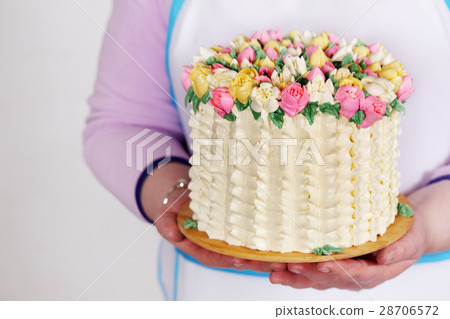 Cake in the hands of the chief 28706572