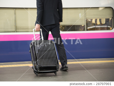 與高速火車的商務旅行圖像 與高速火車的商務旅行圖像 28707001