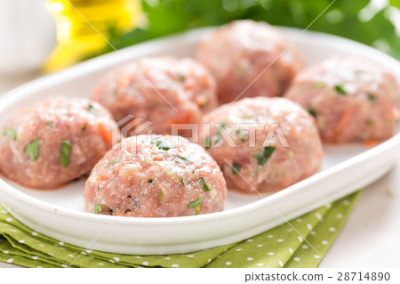 Raw meatballs on white plate, cooking in kitchen 28714890
