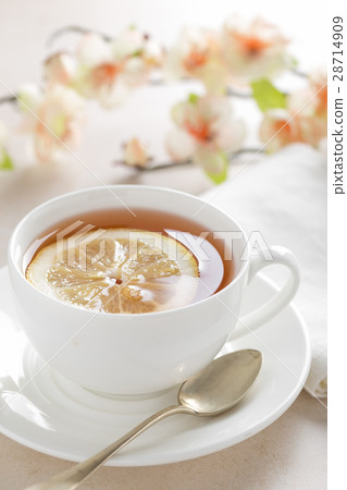 Cup of lemon tea on white background 28714909