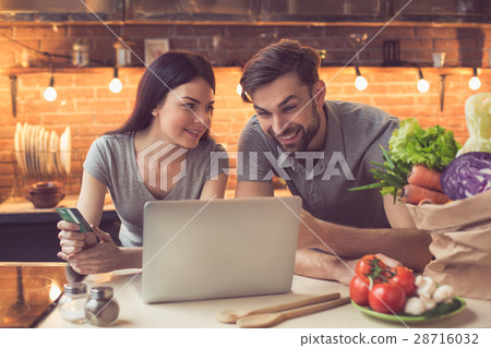 Young couple ordering food online 28716032